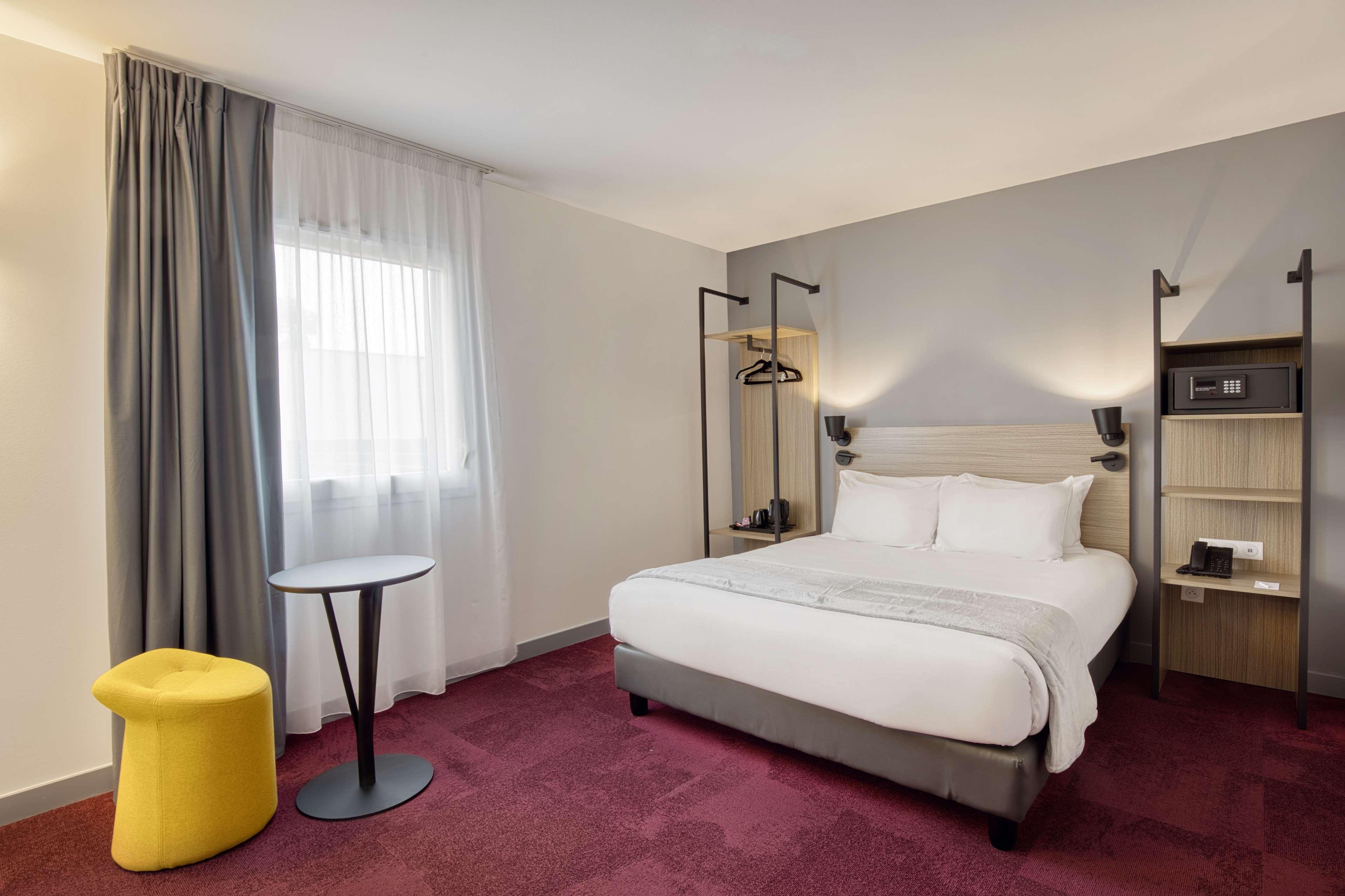 Hotel Sure By Western Les Portes De Montauban