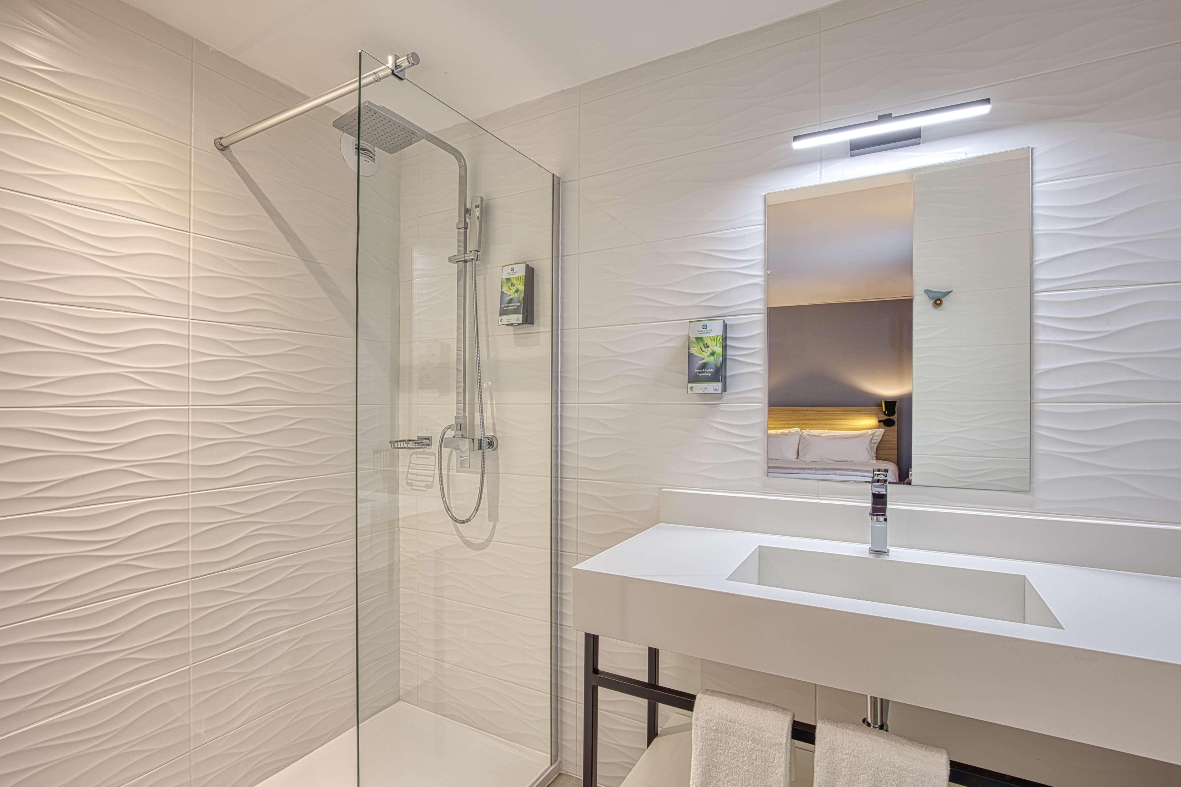 Sure By Western Les Portes De Hotel