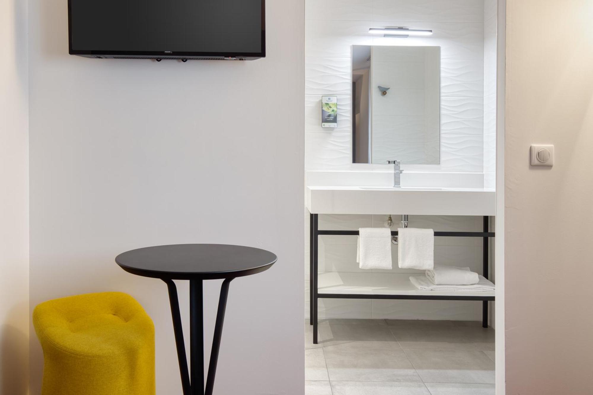 Sure By Western Les Portes De